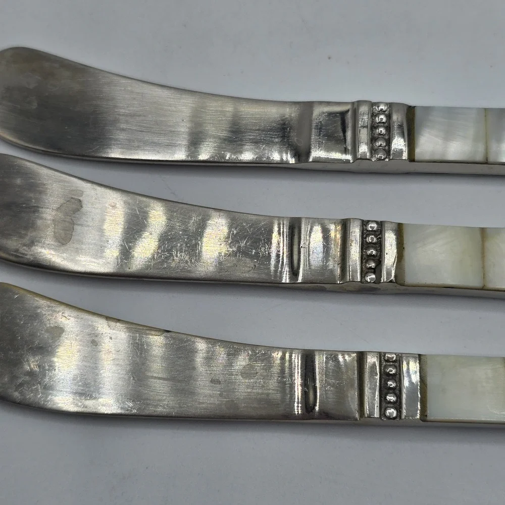 Bombay Baroque Pate Appetizer Set 3 Knives Mother of Pearl Shell Habdles